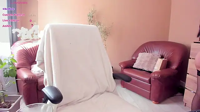 KaylaLaine online show from April 6, 2026, 6:25 am