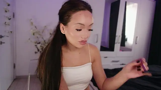 KaylaLaine online show from November 3, 2025, 7:02 am