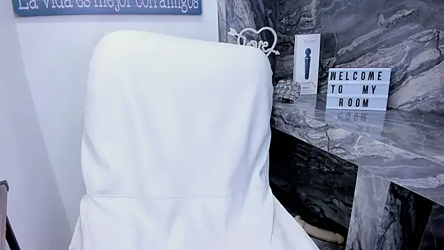 Snapshot of miss_danika chatting on January 7, 2026, 11:04 am miss danika online show from January 7, 2026, 11:04 am