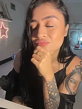 lucianaroy online show from February 7, 2026, 10:51 pm