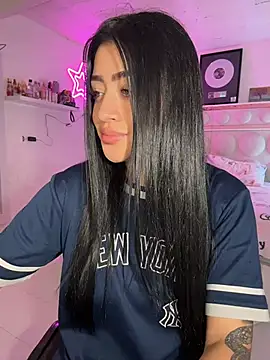 lucianaroy online show from April 17, 2026, 3:31 am