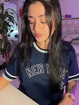 lucianaroy online show from March 15, 2026, 11:12 pm