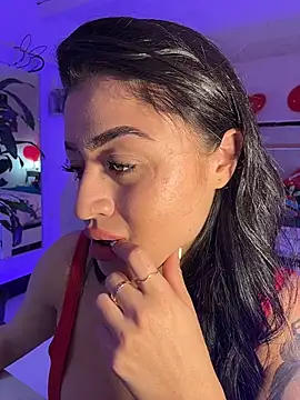 lucianaroy online show from February 15, 2026, 7:13 pm