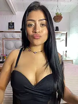 Snapshot of lucianaroy chatting on January 28, 2025, 1:18 am lucianaroy online show from January 28, 2025, 1:18 am