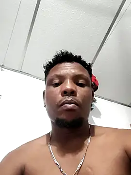 hugo3918  online show from November 3, 2025, 11:19 pm