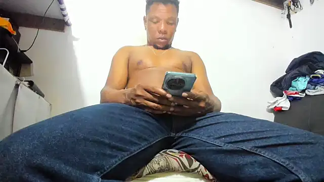 hugo3918  online show from November 24, 2025, 2:39 pm