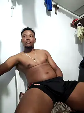 hugo3918  online show from September 14, 2025, 1:17 am