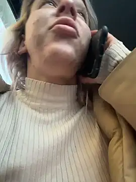 LikaCat online show from November 26, 2025, 2:44 am