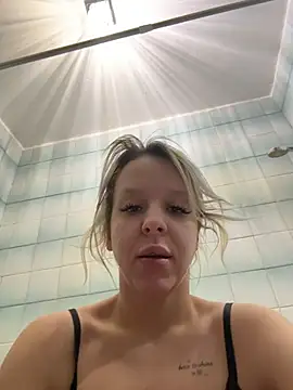 LikaCat online show from December 22, 2025, 3:39 am