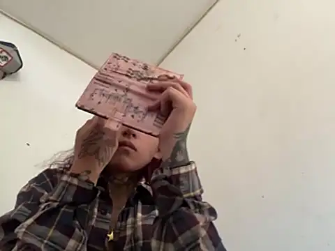 Snapshot of IrisMagiic chatting on January 19, 2025, 9:23 pm IrisMagiic online show from January 19, 2025, 9:23 pm