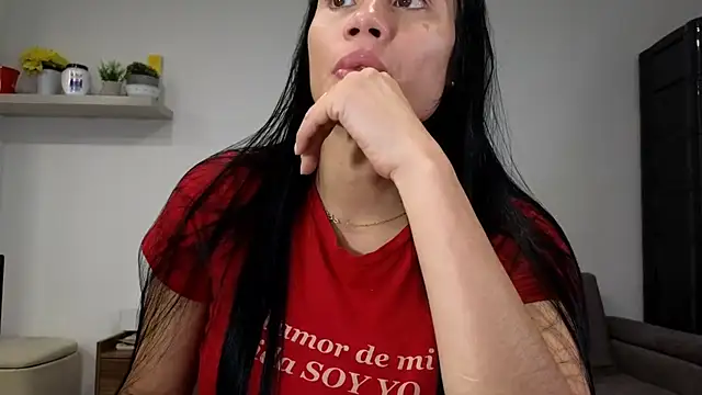 Snapshot of Alondra_fetish chatting on April 29, 2026, 1:32 am Alondra fetish online show from April 29, 2026, 1:32 am