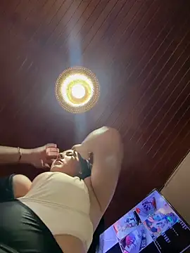 MarianaBenz online show from November 26, 2025, 11:38 pm