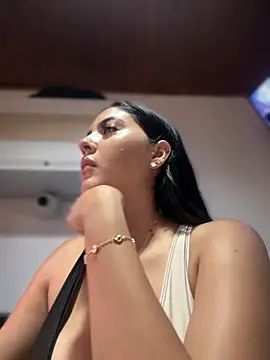 MarianaBenz online show from November 8, 2025, 10:02 pm