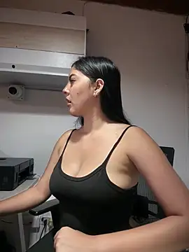 MarianaBenz online show from April 8, 2026, 12:12 am