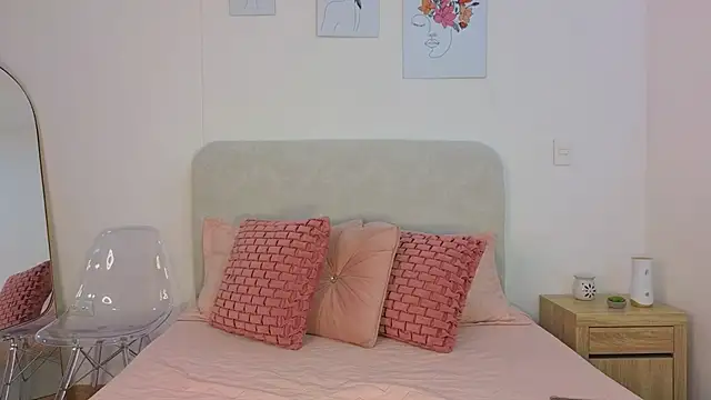 KristennBlue online show from December 20, 2025, 10:18 am