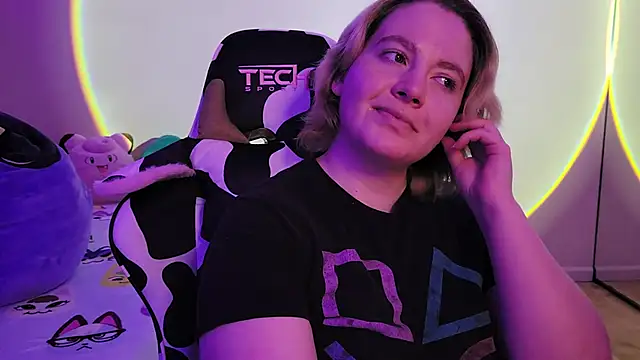 InternetFairy XO online show from February 2, 2025, 6:47 am