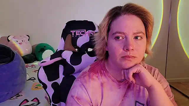 InternetFairy XO online show from December 13, 2024, 7:53 pm