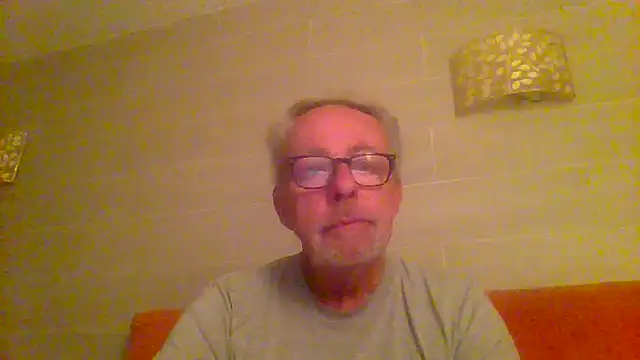 tuggy59 online show from April 13, 2026, 4:27 am