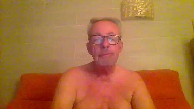 Snapshot of tuggy59 chatting on September 10, 2025, 4:44 am tuggy59 online show from September 10, 2025, 4:44 am