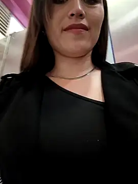 Snapshot of marena_saenz chatting on October 24, 2025, 5:45 pm marena saenz online show from October 24, 2025, 5:45 pm