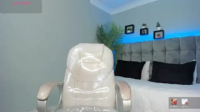 Alex cute77 online show from April 13, 2026, 12:09 pm