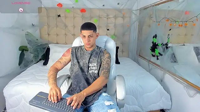 Snapshot of Alex_cute77 chatting on October 7, 2025, 11:55 am Alex cute77 online show from October 7, 2025, 11:55 am