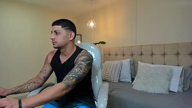 Snapshot of Alex_cute77 chatting on March 6, 2025, 12:19 pm Alex cute77 online show from March 6, 2025, 12:19 pm