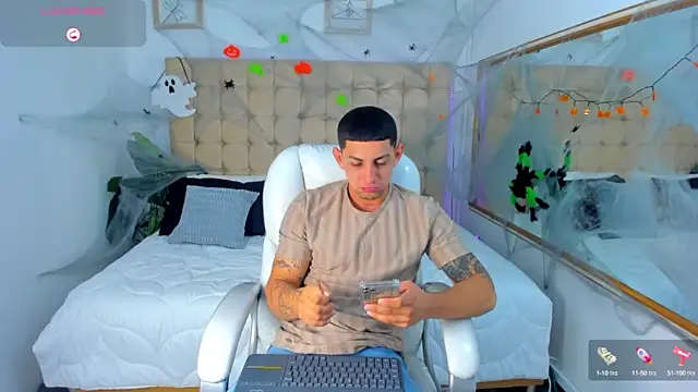 Snapshot of Alex_cute77 chatting on October 9, 2025, 11:44 am Alex cute77 online show from October 9, 2025, 11:44 am