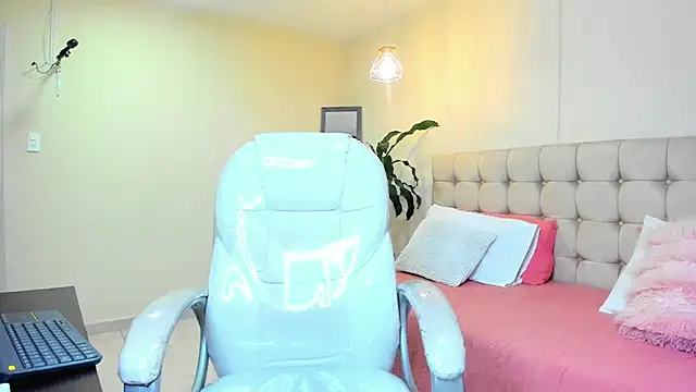 Snapshot of Alex_cute77 chatting on March 14, 2025, 12:29 pm Alex cute77 online show from March 14, 2025, 12:29 pm