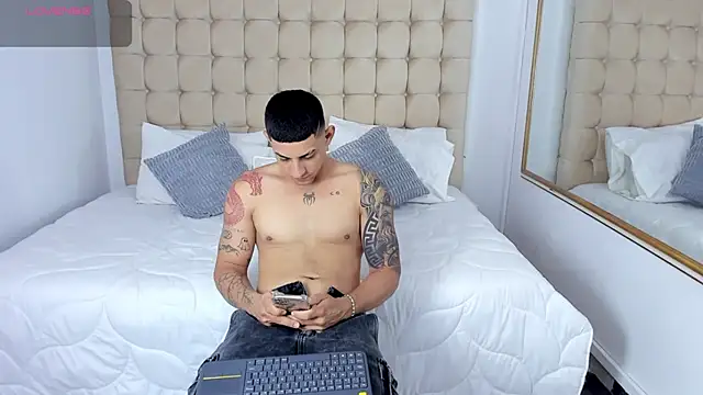 Snapshot of Alex_cute77 chatting on November 20, 2025, 12:28 pm Alex cute77 online show from November 20, 2025, 12:28 pm