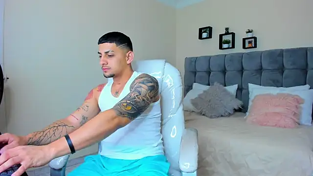 Snapshot of Alex_cute77 chatting on March 19, 2025, 12:23 pm Alex cute77 online show from March 19, 2025, 12:23 pm