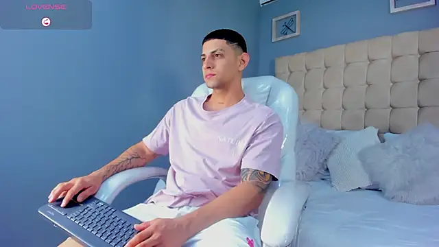 Snapshot of Alex_cute77 chatting on September 10, 2025, 11:53 am Alex cute77 online show from September 10, 2025, 11:53 am