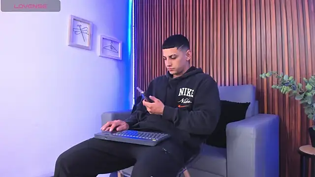 Alex cute77 online show from April 21, 2026, 12:34 pm