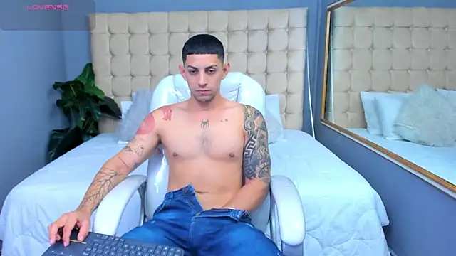 Snapshot of Alex_cute77 chatting on September 11, 2025, 12:16 pm Alex cute77 online show from September 11, 2025, 12:16 pm