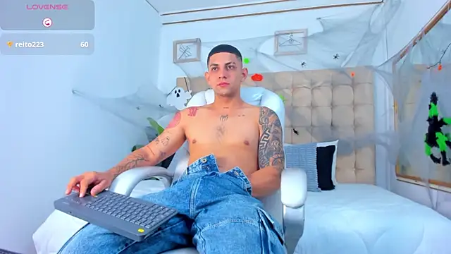 Snapshot of Alex_cute77 chatting on October 13, 2025, 11:12 am Alex cute77 online show from October 13, 2025, 11:12 am