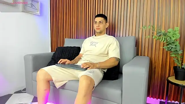 Alex cute77 online show from April 9, 2026, 12:22 pm