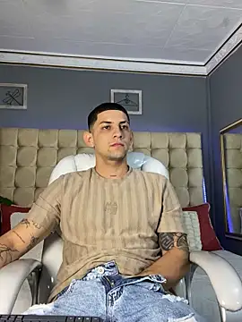 Snapshot of Alex_cute77 chatting on September 27, 2025, 11:38 am Alex cute77 online show from September 27, 2025, 11:38 am