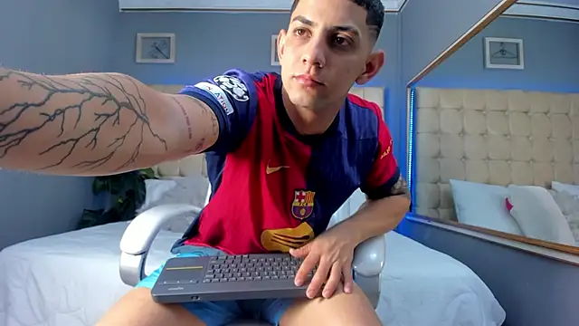 Snapshot of Alex_cute77 chatting on September 16, 2025, 1:45 pm Alex cute77 online show from September 16, 2025, 1:45 pm