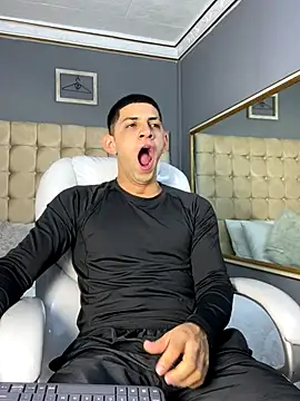 Snapshot of Alex_cute77 chatting on September 12, 2025, 12:05 pm Alex cute77 online show from September 12, 2025, 12:05 pm