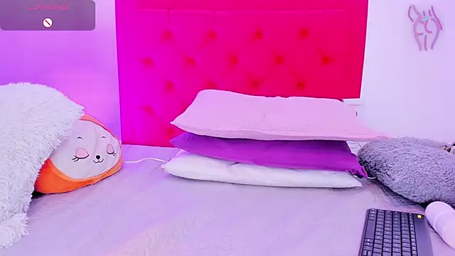 Sofia Girl  online show from March 14, 2025, 8:10 am