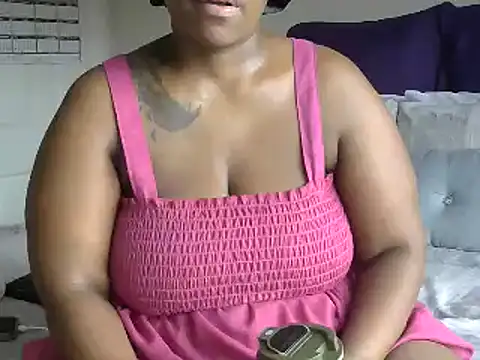 Real1SweetQueen online show from April 4, 2026, 7:15 am