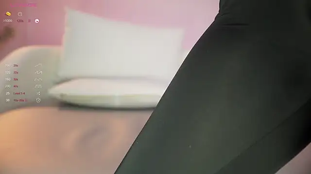 mia colin1  online show from September 29, 2025, 8:36 pm