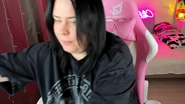 Snapshot of Akemi_BBW chatting on November 6, 2025, 4:33 pm Akemi BBW online show from November 6, 2025, 4:33 pm