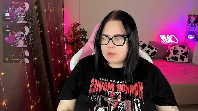 Snapshot of Akemi_BBW chatting on November 18, 2025, 6:22 pm Akemi BBW online show from November 18, 2025, 6:22 pm