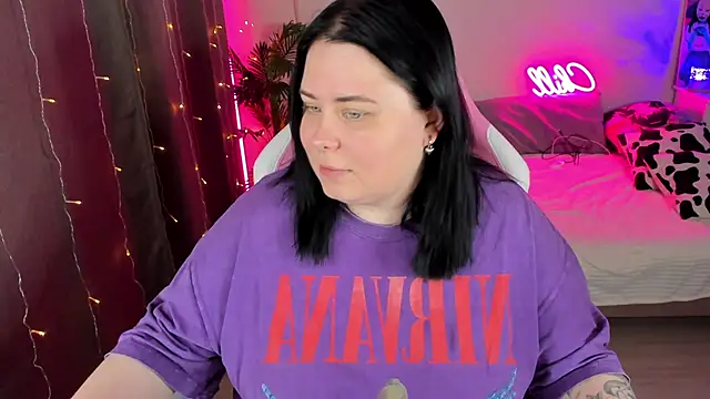 Snapshot of Akemi_BBW chatting on November 4, 2025, 4:33 pm Akemi BBW online show from November 4, 2025, 4:33 pm