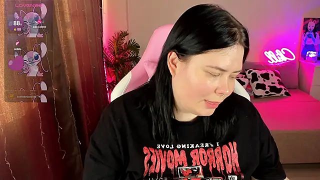 Snapshot of Akemi_BBW chatting on November 18, 2025, 5:55 am Akemi BBW online show from November 18, 2025, 5:55 am