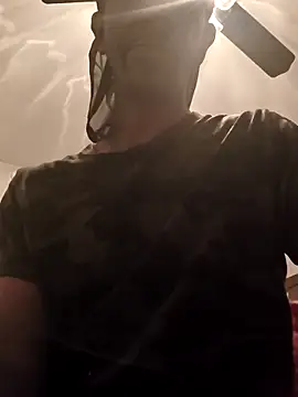 Snapshot of icyMike43 chatting on February 18, 2026, 4:43 am icyMike43 online show from February 18, 2026, 4:43 am