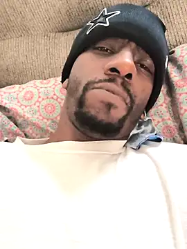 Snapshot of icyMike43 chatting on December 16, 2025, 5:28 pm icyMike43 online show from December 16, 2025, 5:28 pm