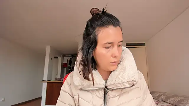 zoe jeane beker online show from February 4, 2025, 9:20 pm