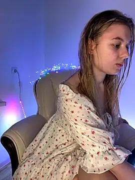 Snapshot of freiiaflower chatting on November 1, 2025, 5:29 pm freiiaflower online show from November 1, 2025, 5:29 pm